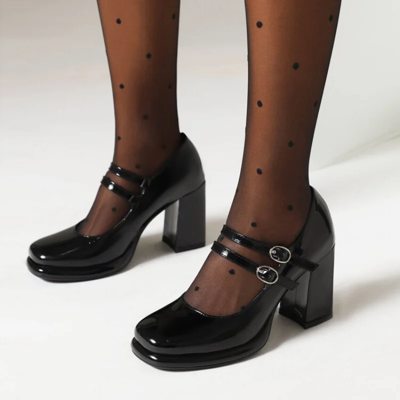 Patent Leather Pump - Zapatos de charol con doble hebilla