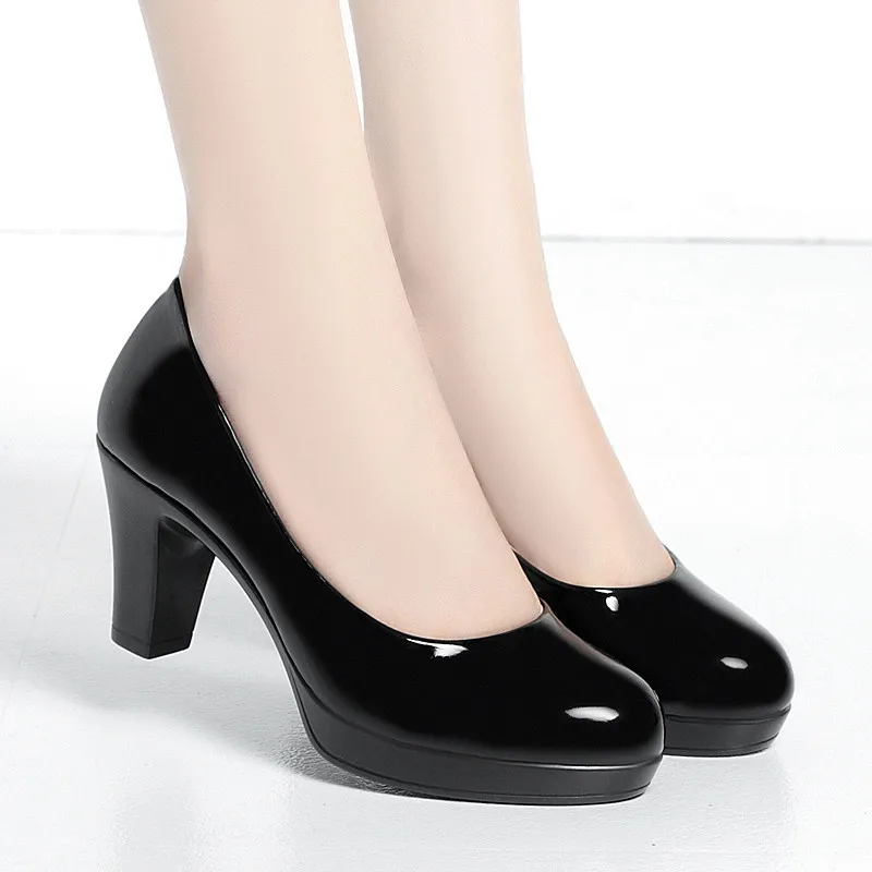 Zapatos de tacón medio de char - Patent Leather Pump reseña y precio